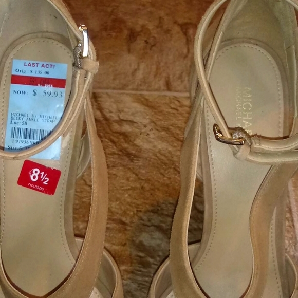 Michael Kors Pumps - Picture 3 of 7